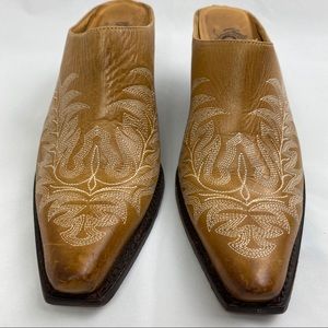 Charlie 1 Horse size 7B Women’s Tan Mule Slides